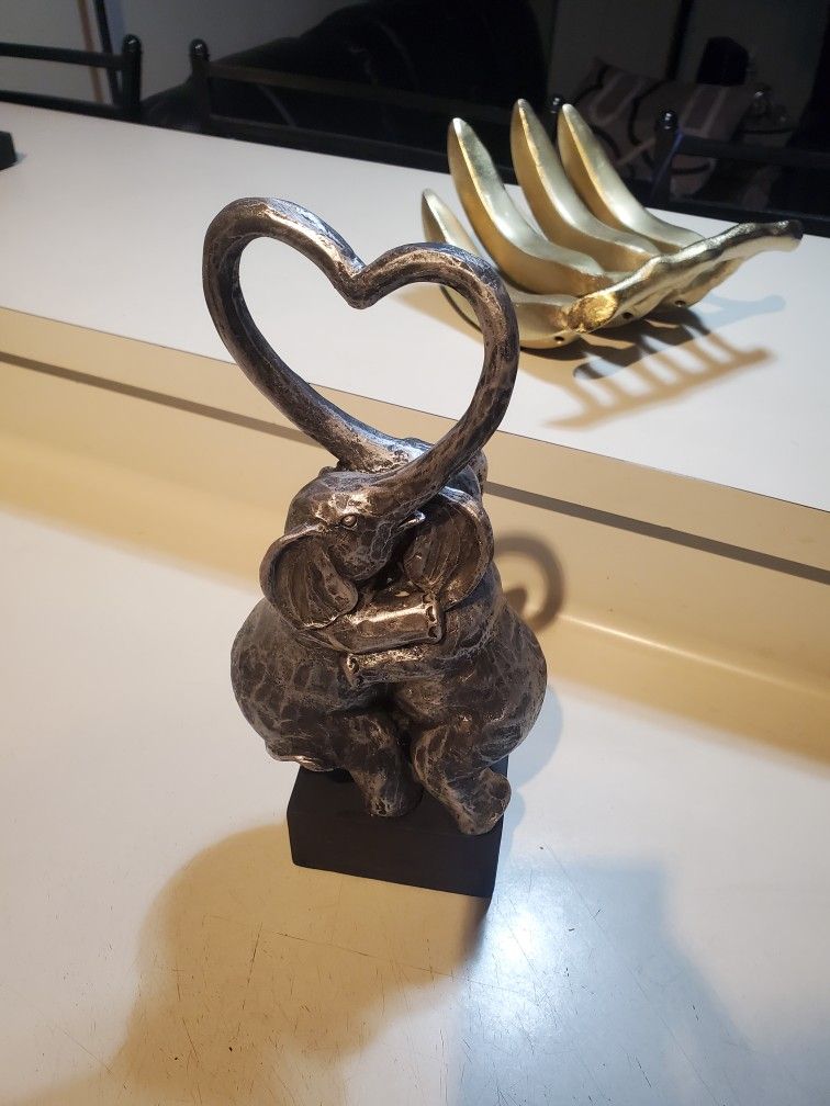 Elephant Figurine Heart Couple Gray