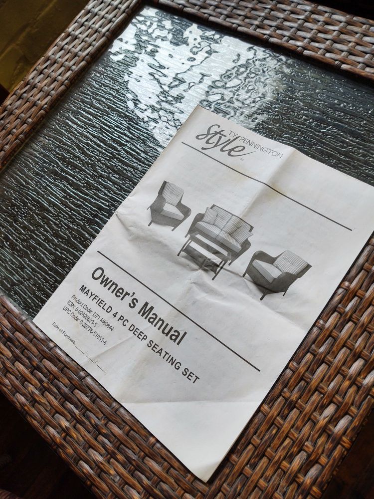 Beautiful vinyl wicker 6 pc patio set