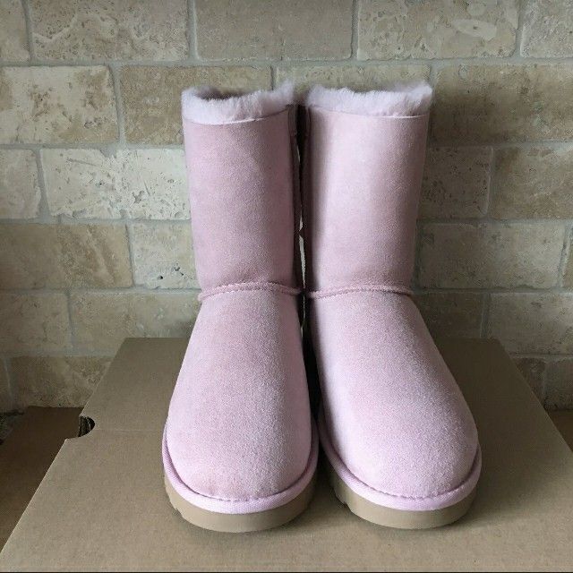 UGG SHORT BAILEY BOW