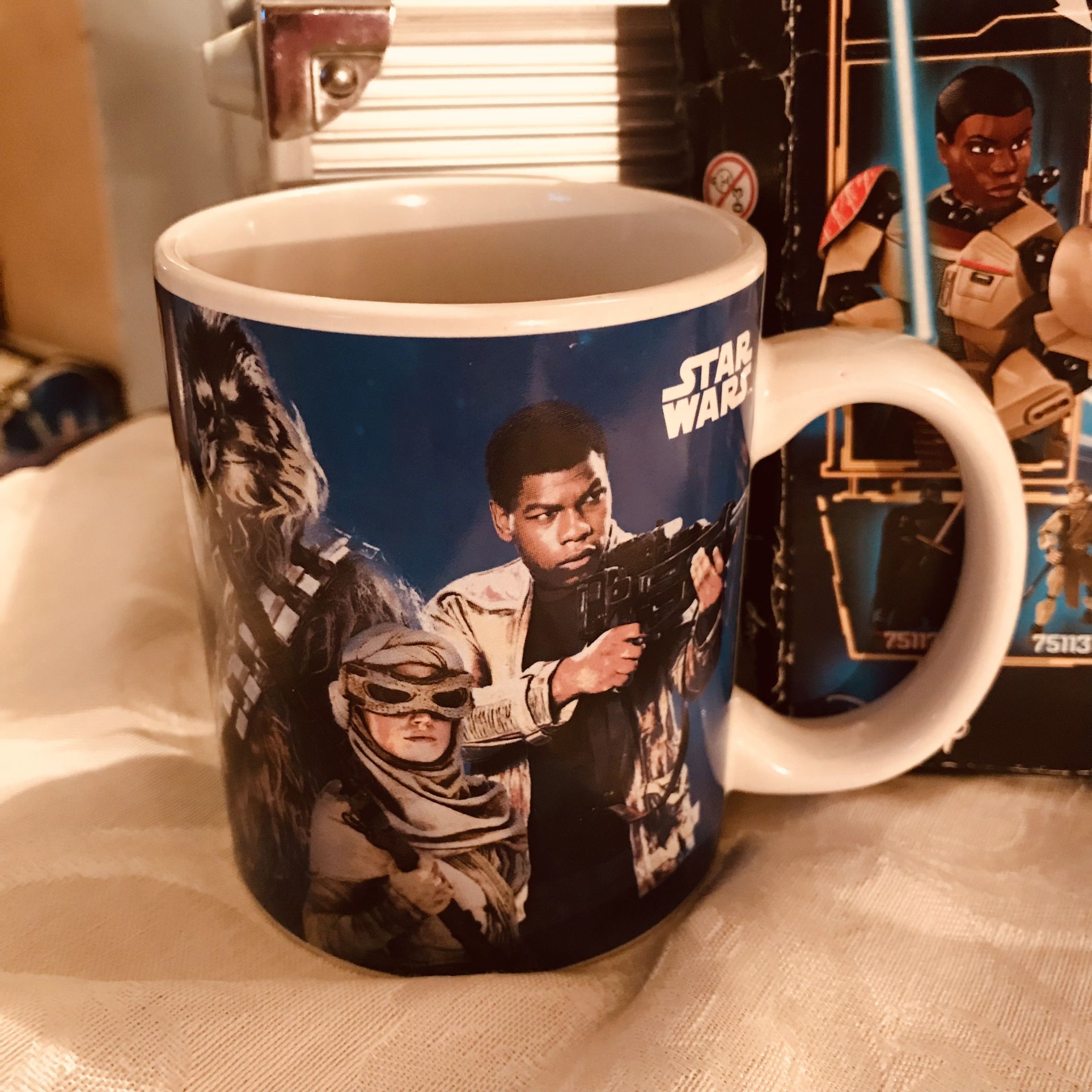 LEGO Star Wars Finn and Mug (Box Is In Bad Shape) Contents Inside Are New