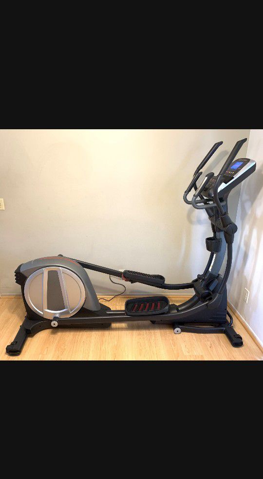 PROFORM 9.0 E T ELLIPTICAL MACHINE ( LIKE NEW & DELIVERY AVAILABLE TODAY