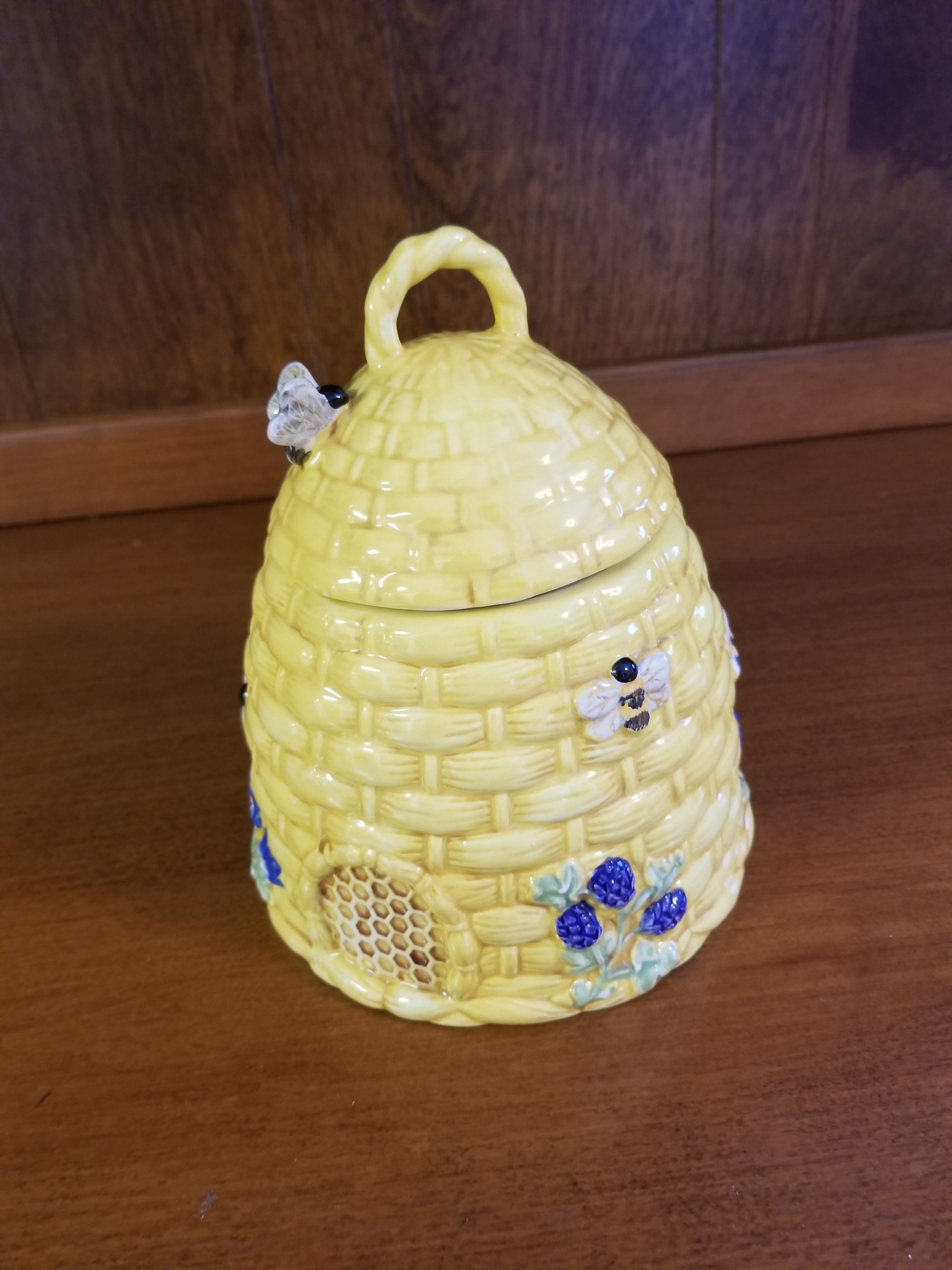 Kate Williams Bee Hive Cookie Jar by Global Design for Sale in Portland, OR  - OfferUp