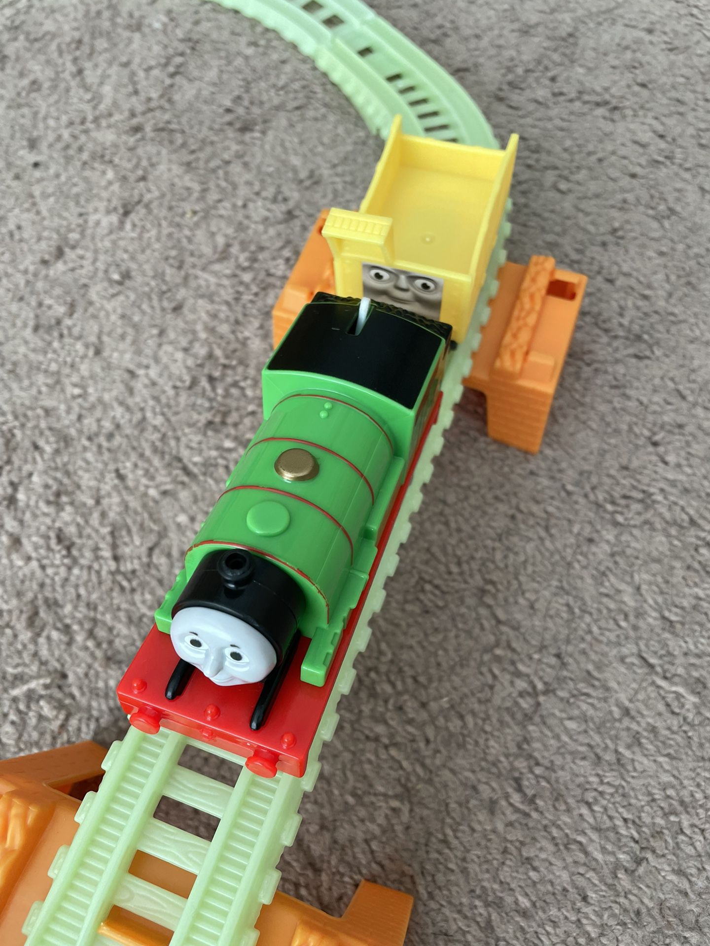 Fisher-Price Thomas & Friends Track Master Hyper Glow  