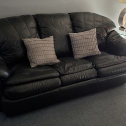 Black leather pull out couch Thumbnail