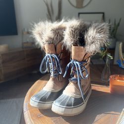 Women's Sorel Snow Boots Thumbnail