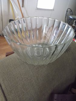 Vintage Crystal Bowl. W, 12 Cup Set  No Dents  Good Condi,,,Hablo Español  Thumbnail