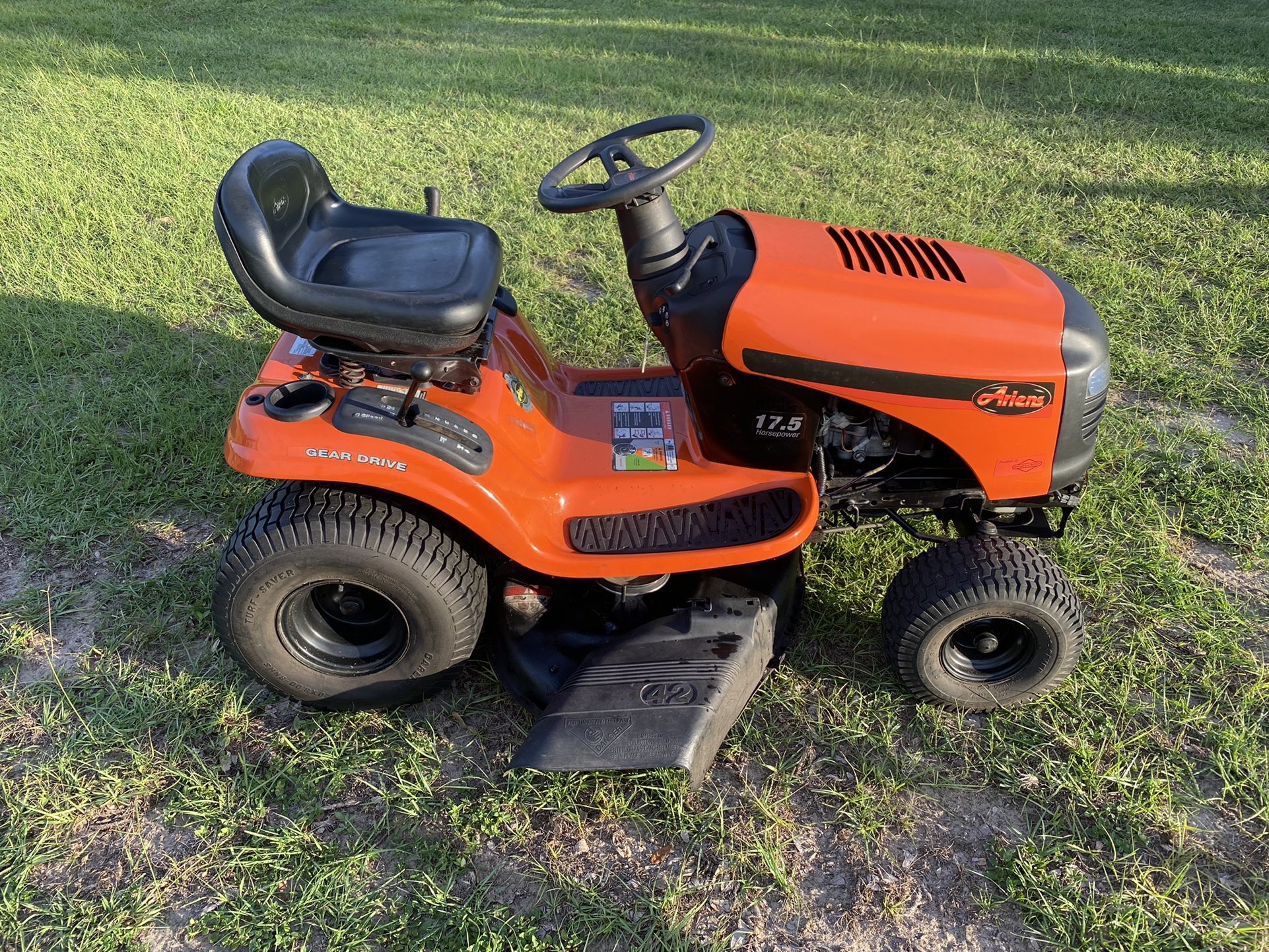 2015 Ariens 17.5 HP 42” Cut Riding Mower for Sale in Seffner, FL - OfferUp