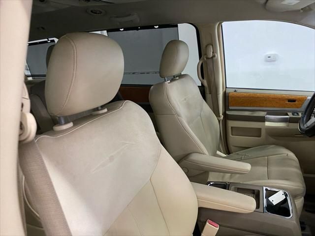 2008 Chrysler Town & Country