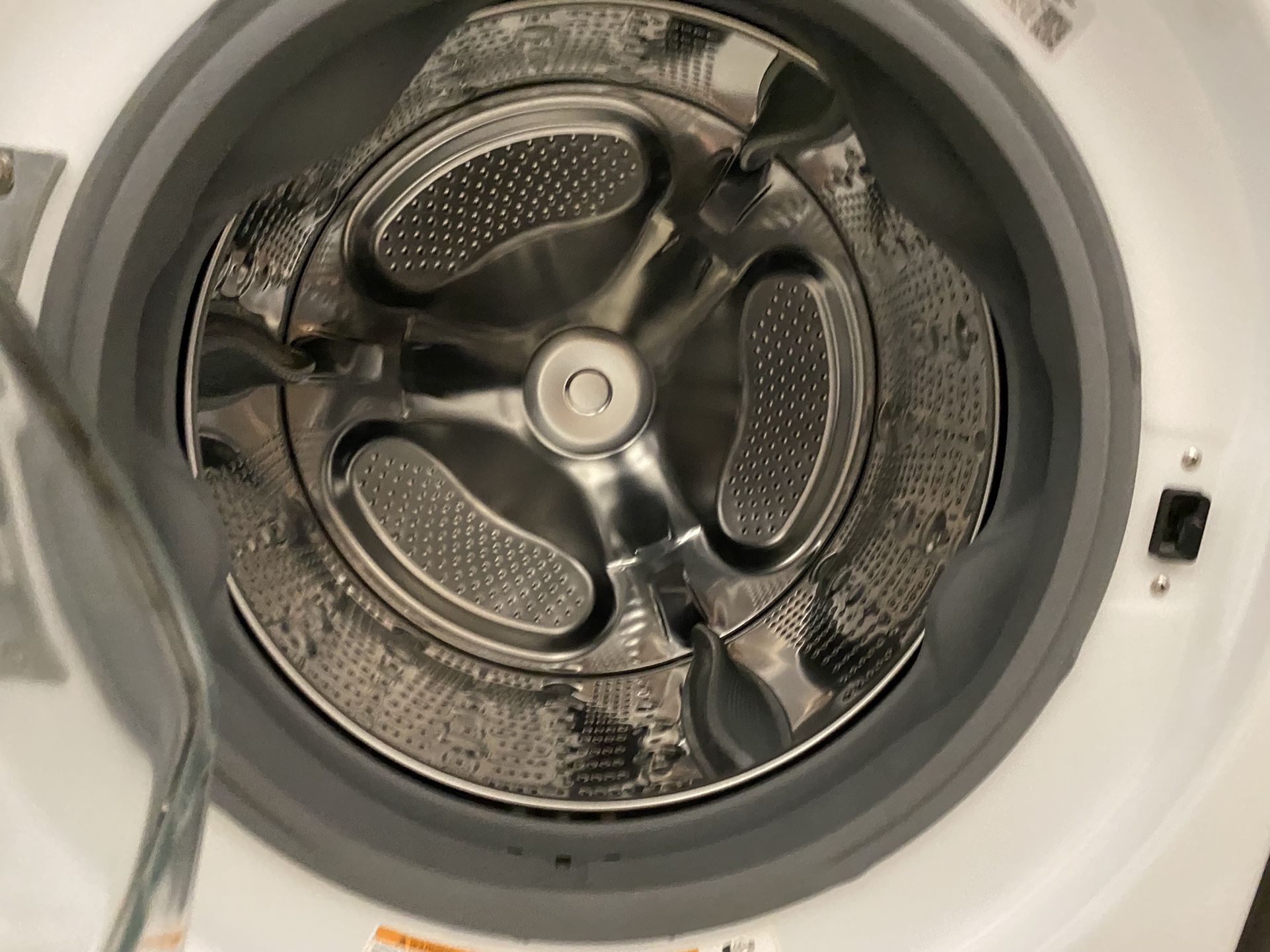 NEW LG GAS LAUNDRY PAIR WITH SMART THINQ CONNECT
