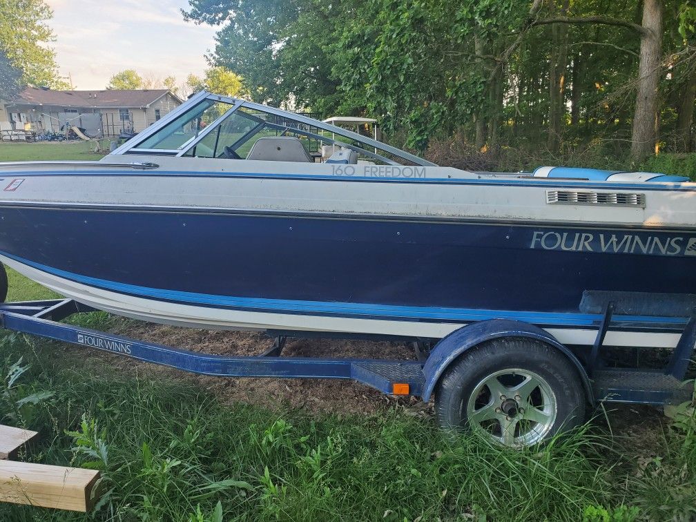 Fourwinns Speed Boat Ran Last Summer Don't Know The Problem Come Pick It Up Comes With Trailer An Cover Clean Title In Hand $1000 Obo