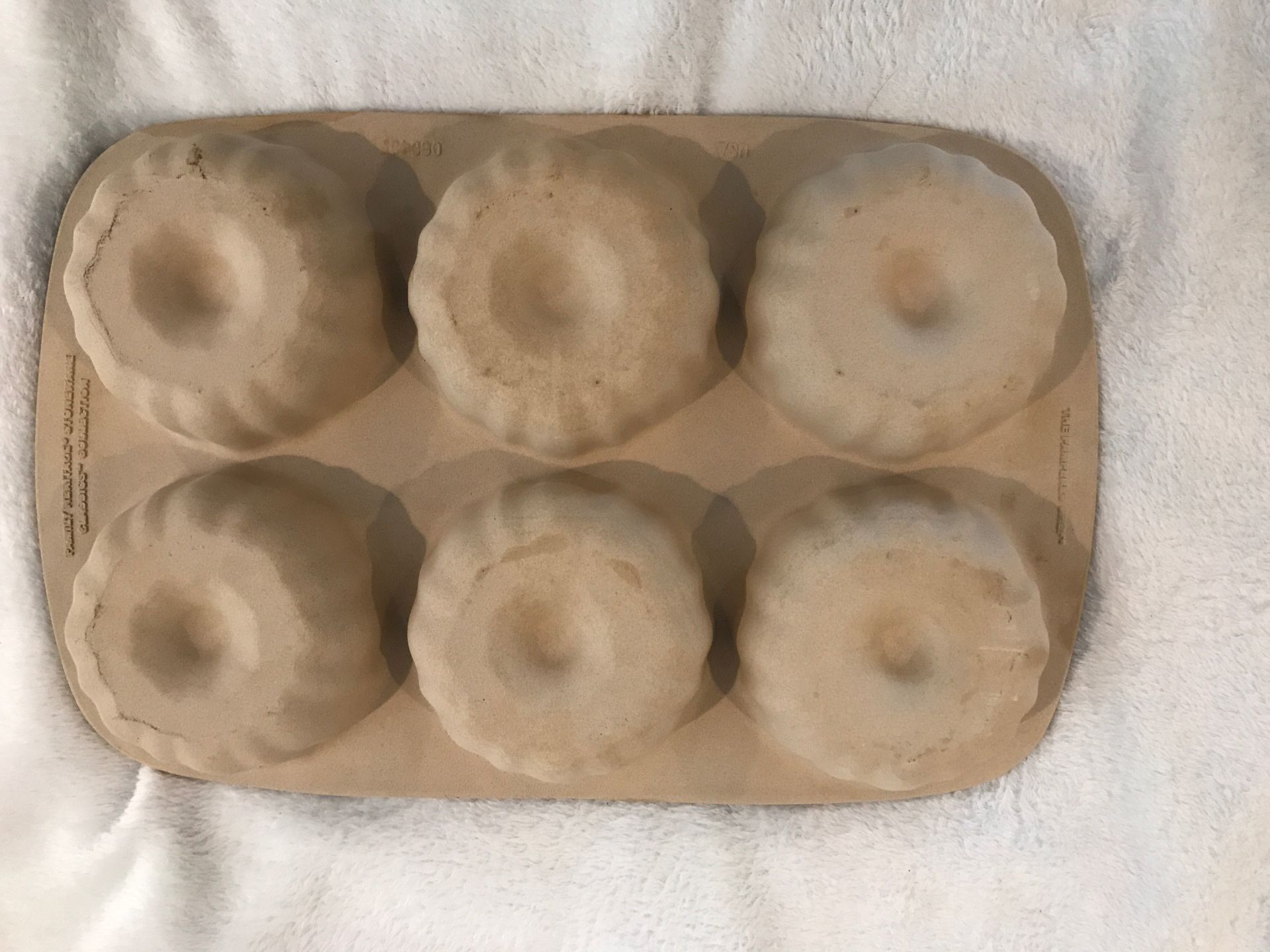 PAMPERED CHEF FAMILY HERITAGE STONEWARE MIMI FLUTED PAN “ 1441