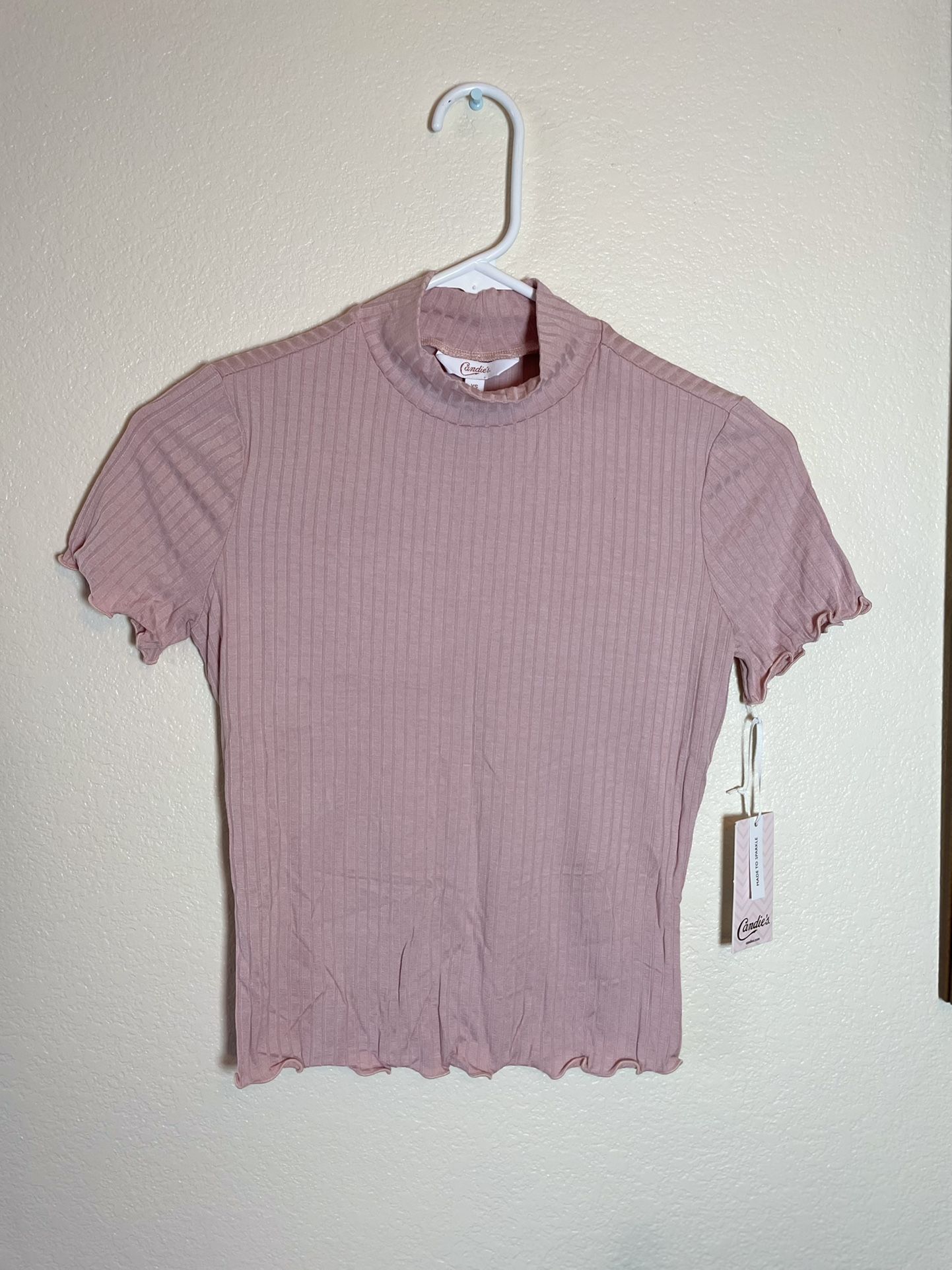 Bundle of cute cropped women’s shirts XS-M