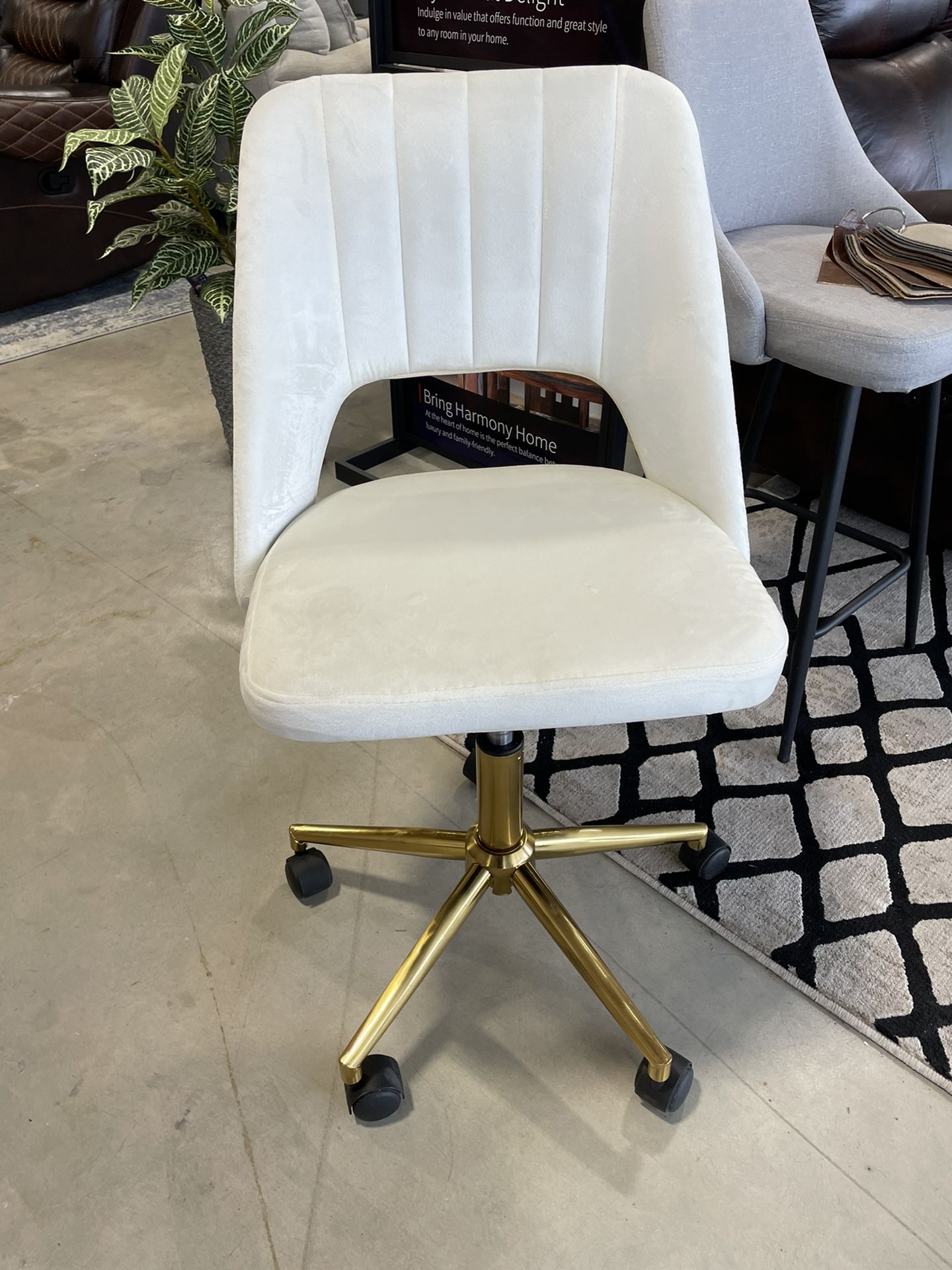 White Velvet Swivel Vanity Chair Makeup Office Fancy Rolling Chair Gold Base New