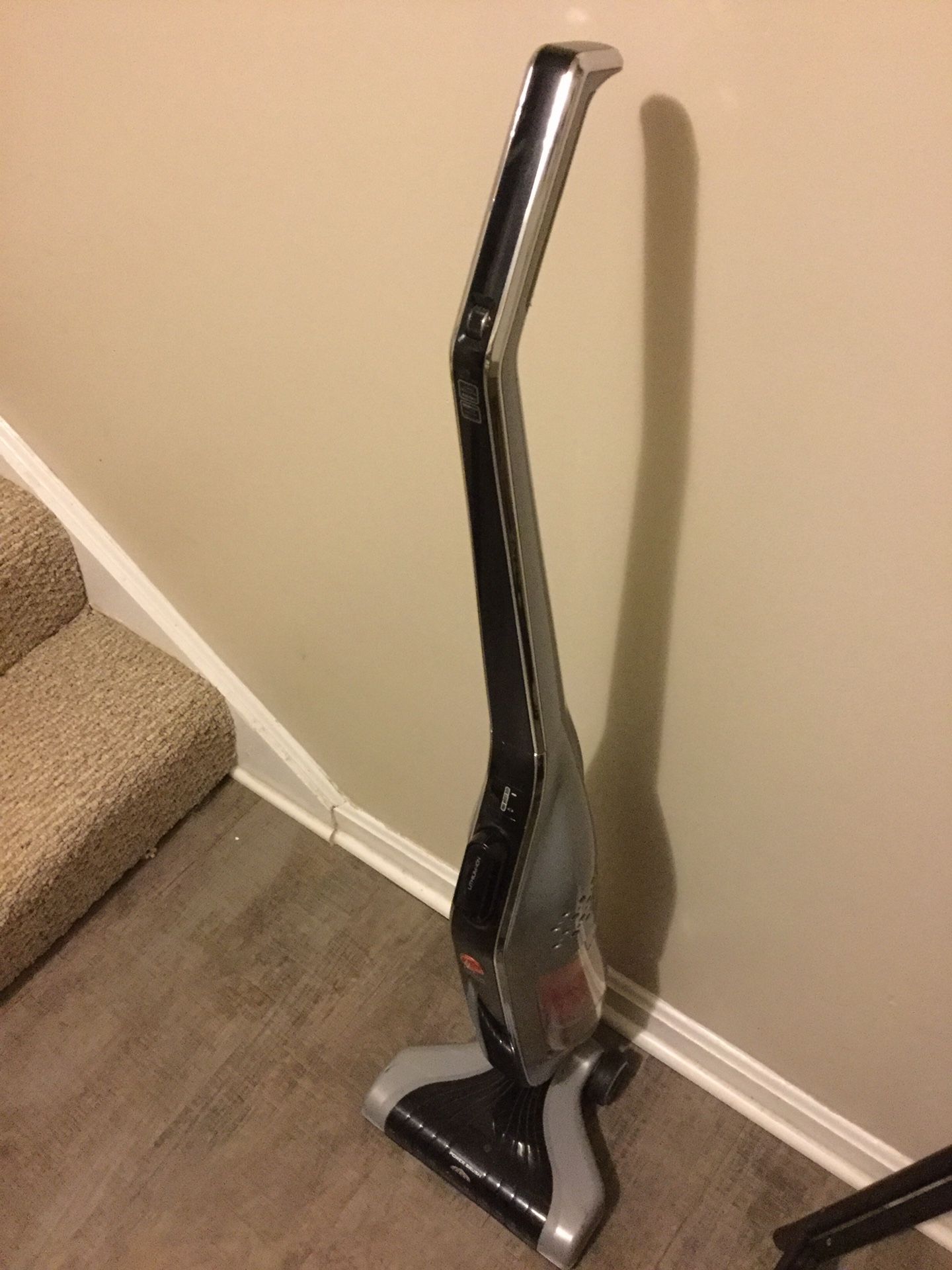 Bagless Cordless Linux Vacuum Cleaner