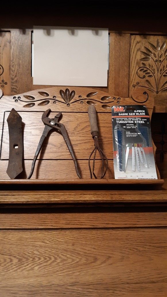 COLLECTION OF 4 VINTAGE TOOLS