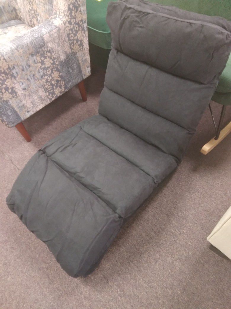 Rocking Chairs, Recliners, & Loungers