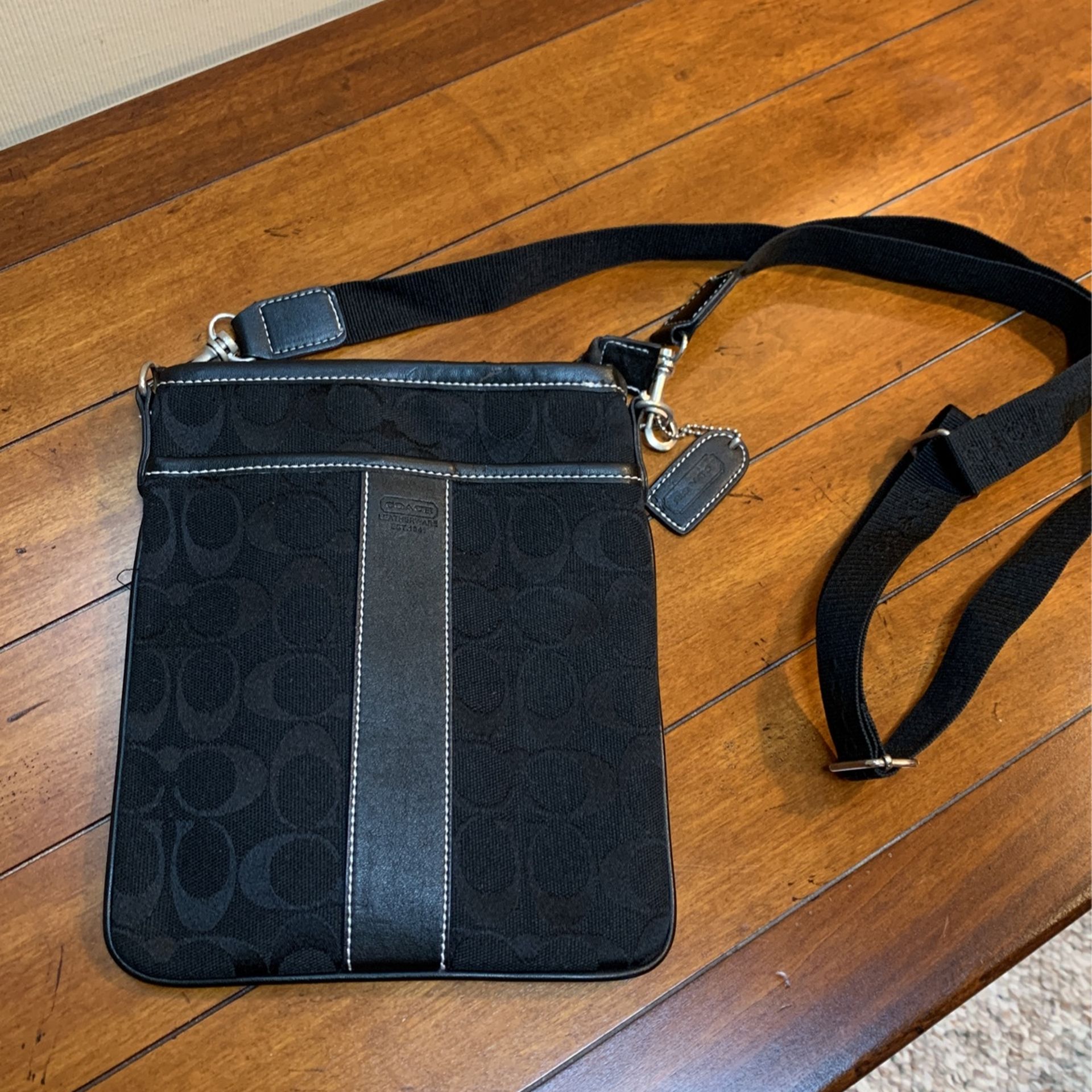 Authentic Coach Messenger Crossbody In Black Signature Canvas