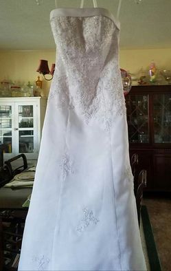 Wedding dress new size 2 Thumbnail