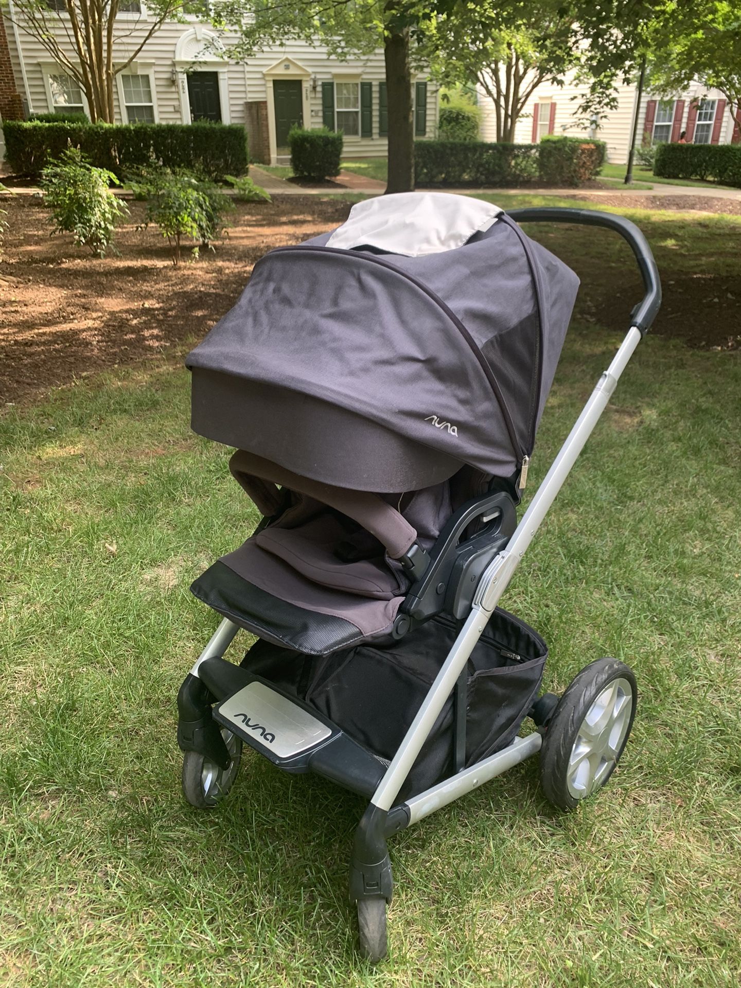Nuna Mixx II Stroller - Excellent Condition (Cleaned and Sanitized)