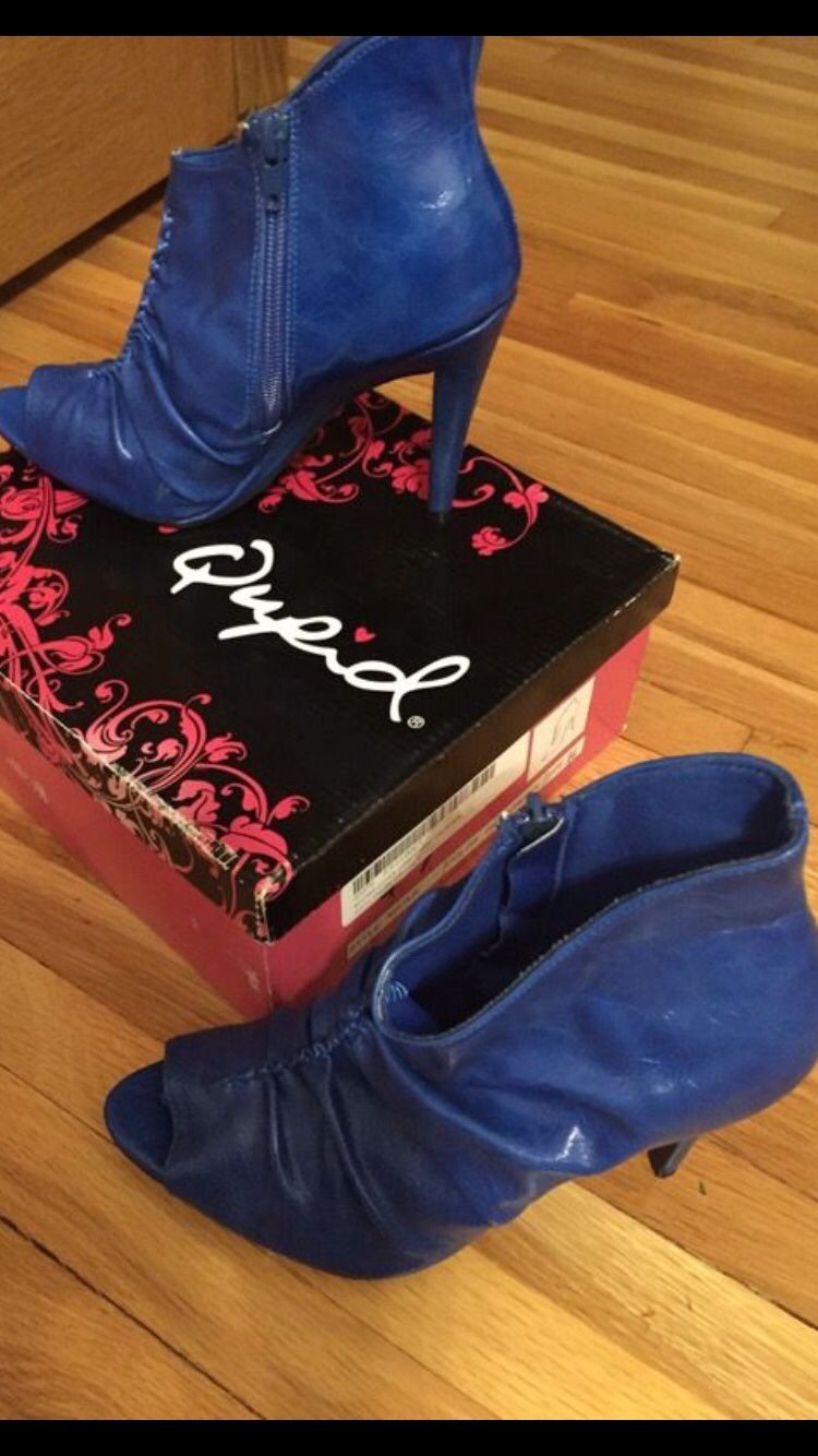 Blue high heels booties, Brand new, size 6.5, in its own box