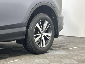 2017 Toyota RAV4 Thumbnail