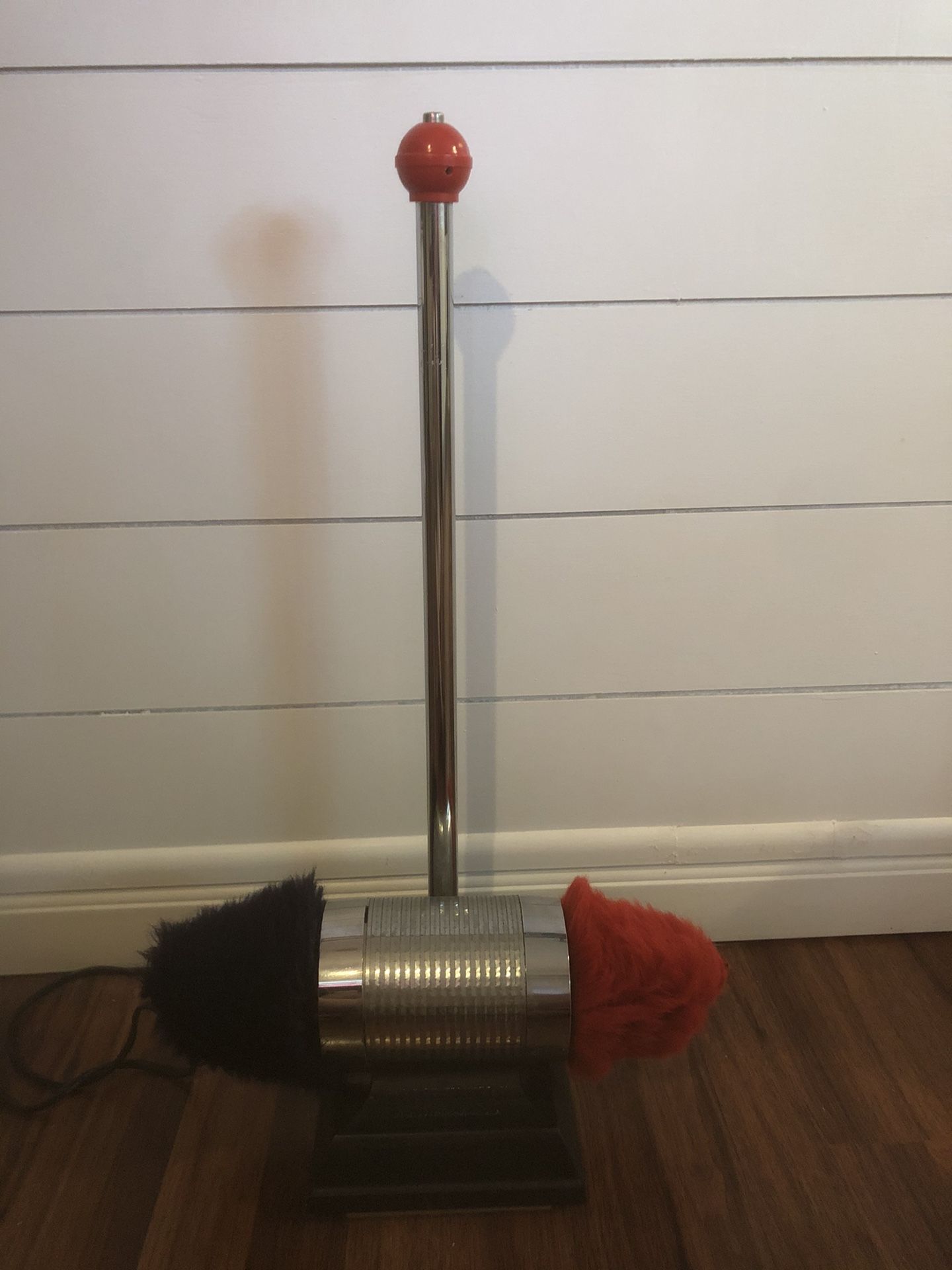 Shoe polisher