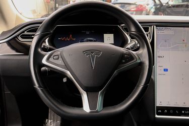 2014 Tesla Model S Thumbnail