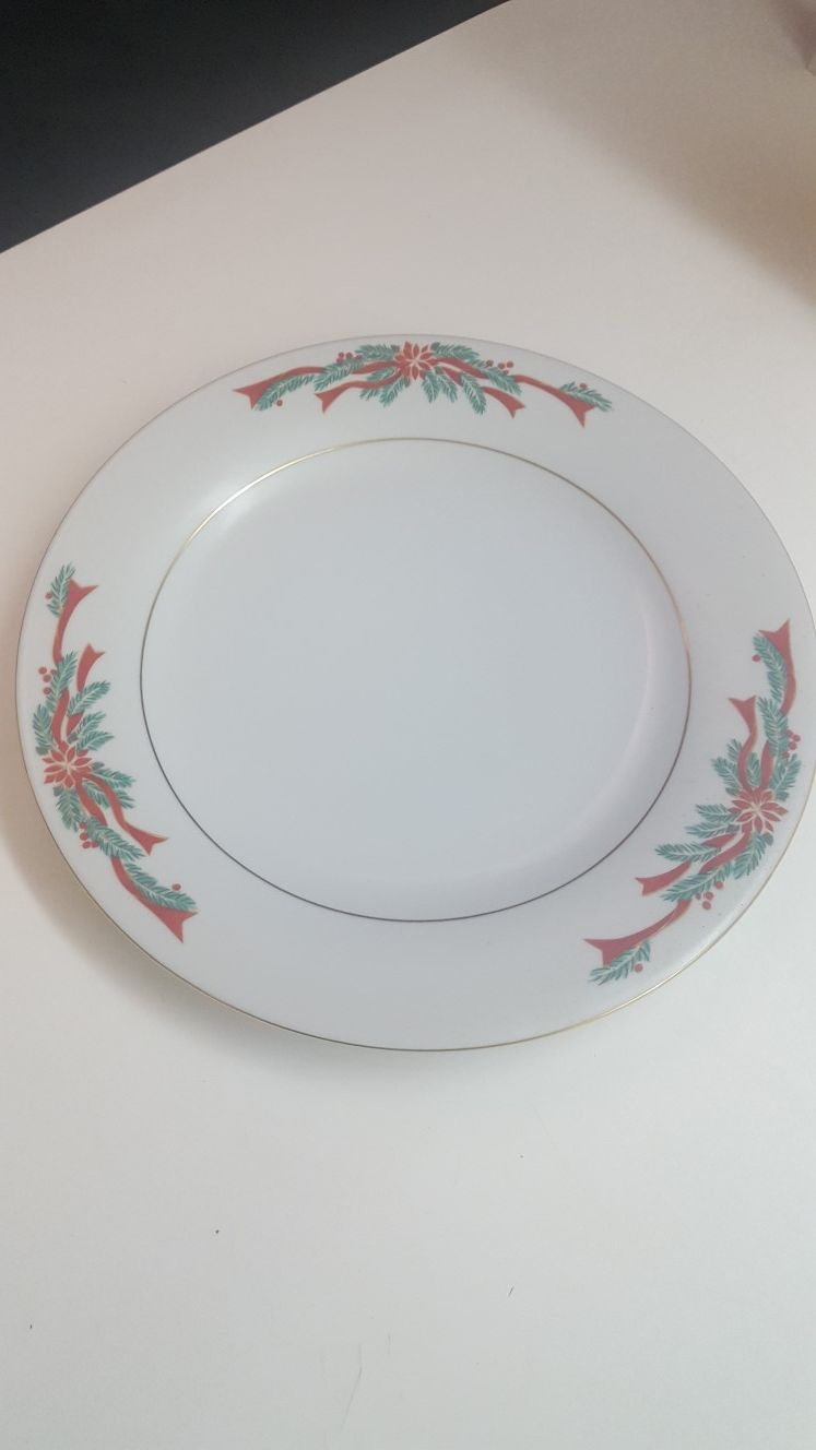 Fine China Dinnerware Set