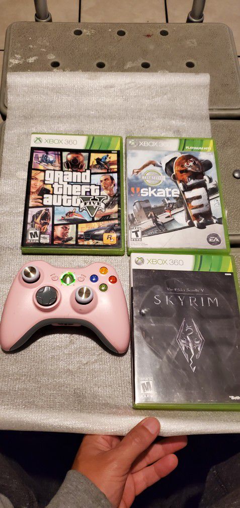 XBOX 360 PINK CONTROLLER & 3 GAMES
