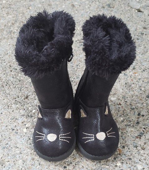 CAT & JACK TODDLER GIRLS BOOTS BLACK FAUX FUR LINED HAS A ZIPPER ON THE SIDE SIZE 4 USED LIKE NEW 