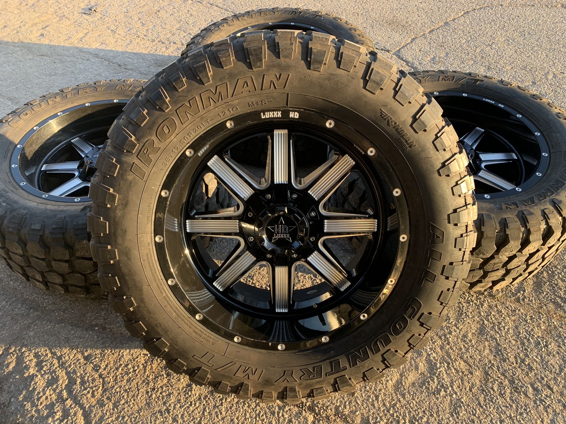 20” Luxx Off Road Rims And 35x12.50r20 Mt Tires With 80% Tread! 8x170 