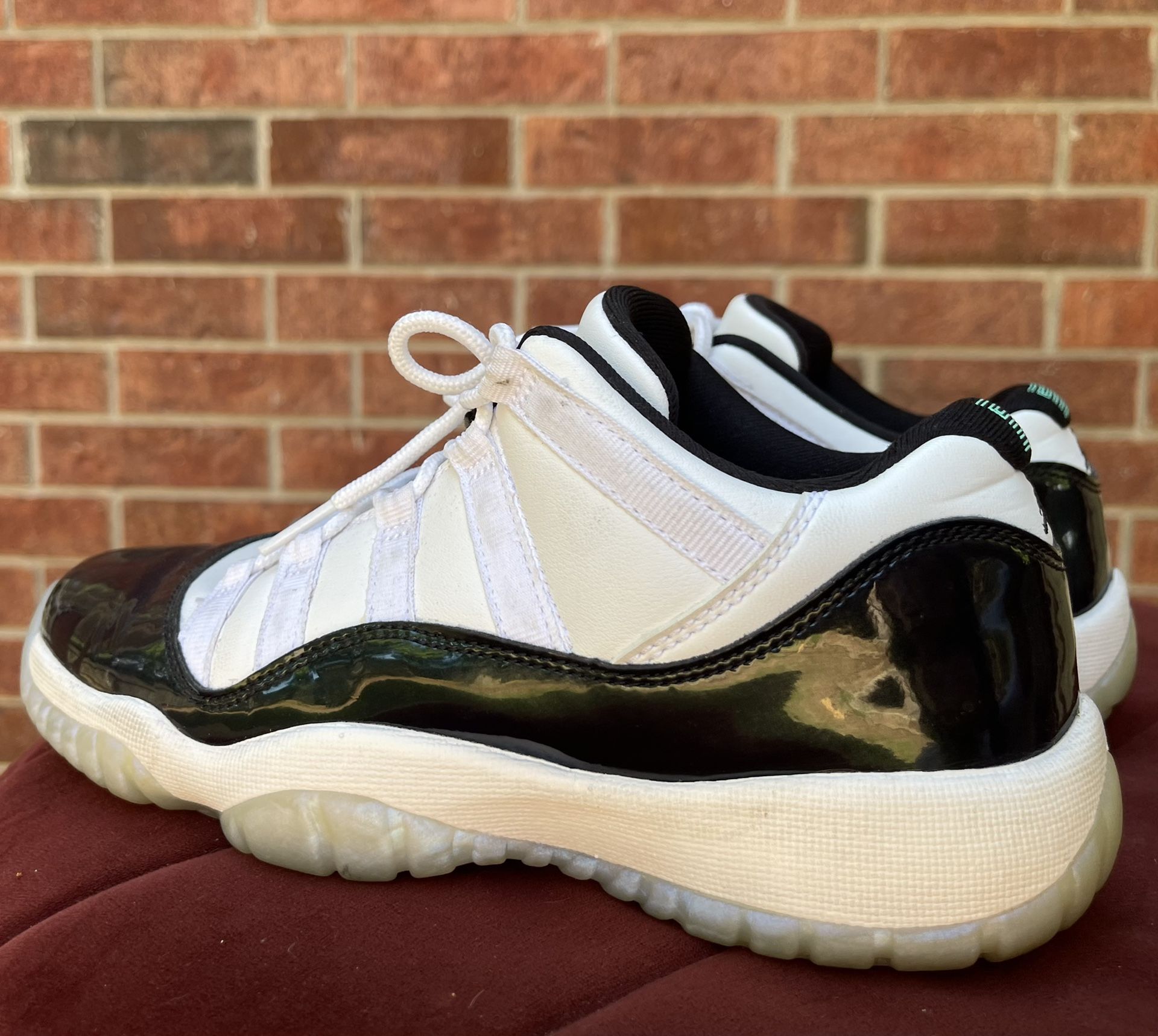 Air Jordan 11 Retro Low Emerald 2017 - Size 5y