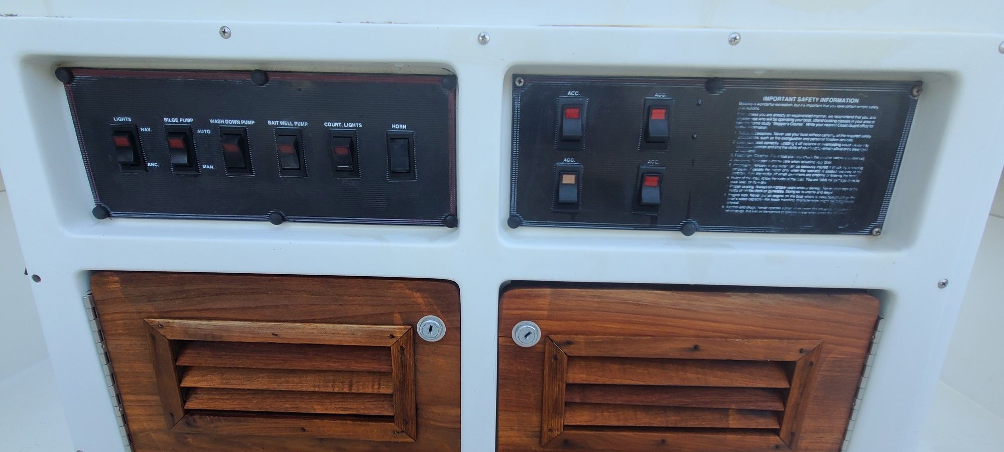 BLUEWATER 210 CENTER CONSOLE BOAT W/ 2 MERCURY 115 OUTBOARDS