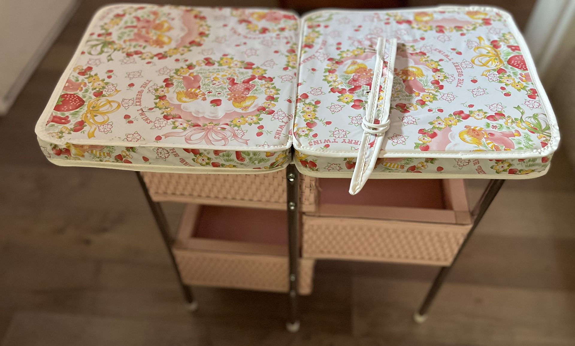 🤩 Antique Strawberry Shortcake Changing Table Wth Drawers, Vintage , Mid century, MCM, Kids Toy