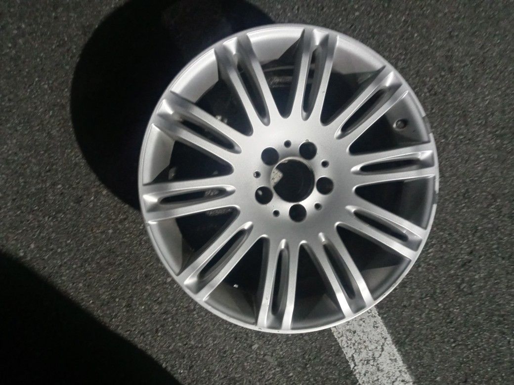 Mercedes E350 Wheel