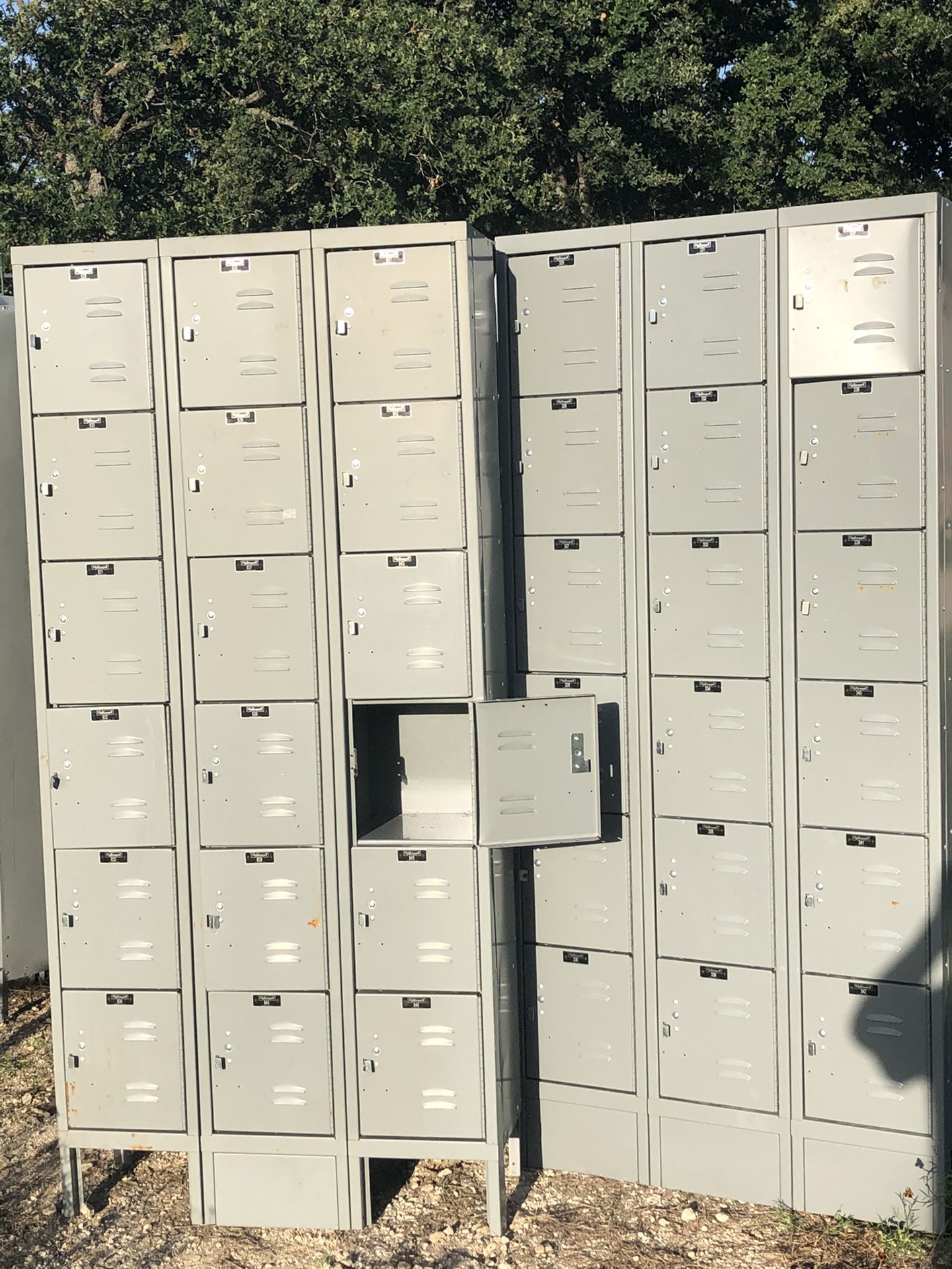 EMPLOYEES LOCKERS 7FT TALL 3Ft WIDE 90 EACH 7 LOCKERS IF YOU TAKE