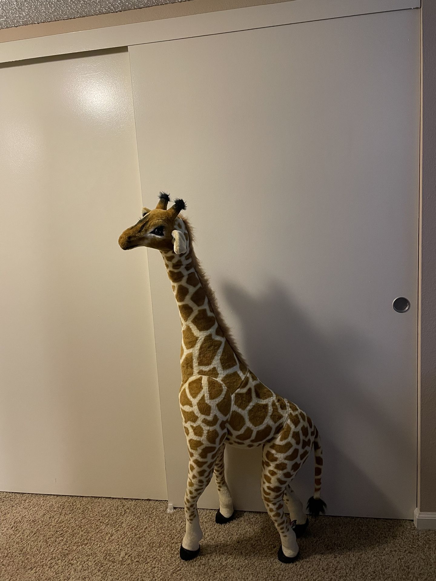 New Excellent Condition Almost 5 Ft Giraffe