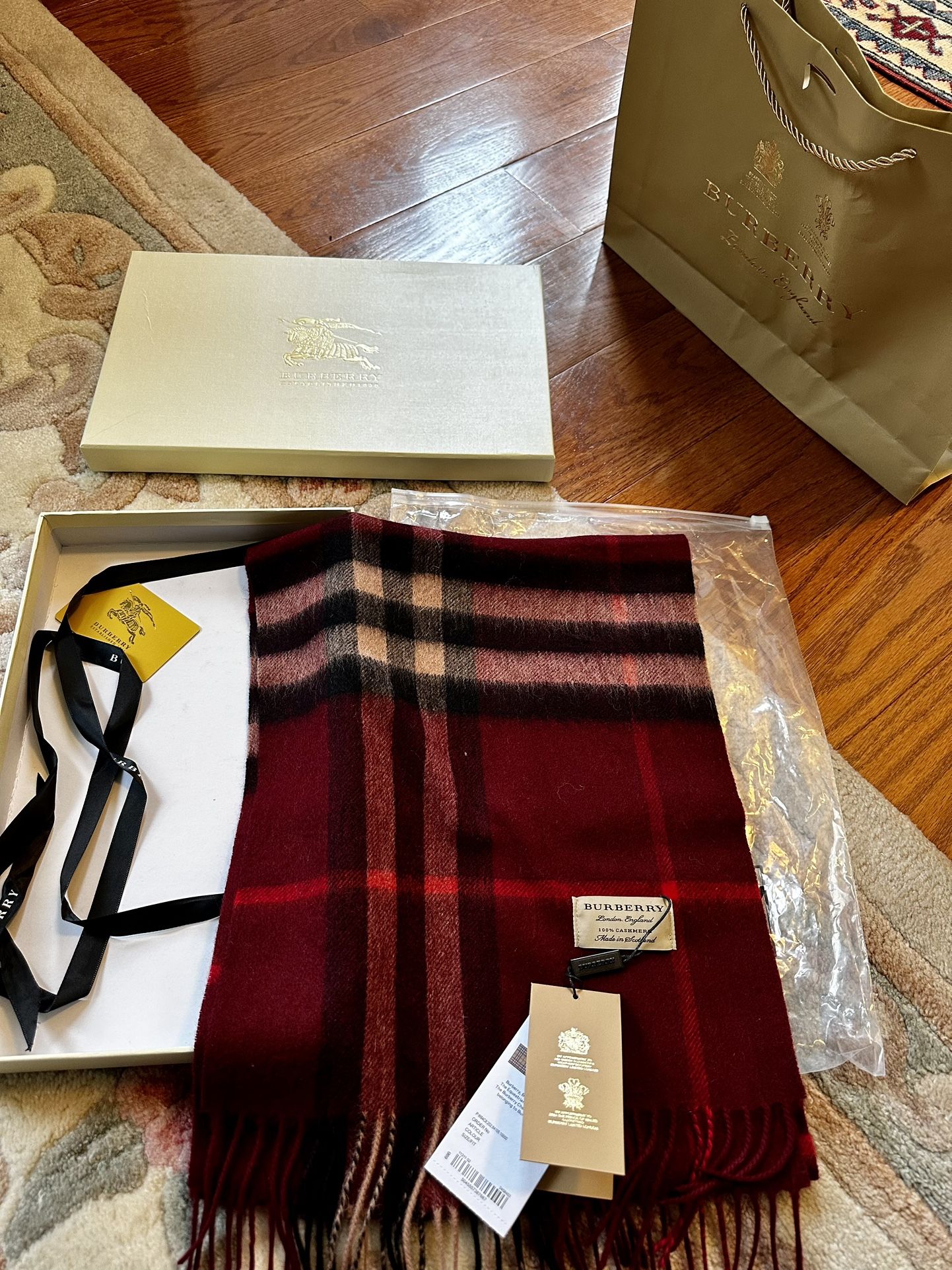 BURBERRY SCARF- 100% CASHMERE