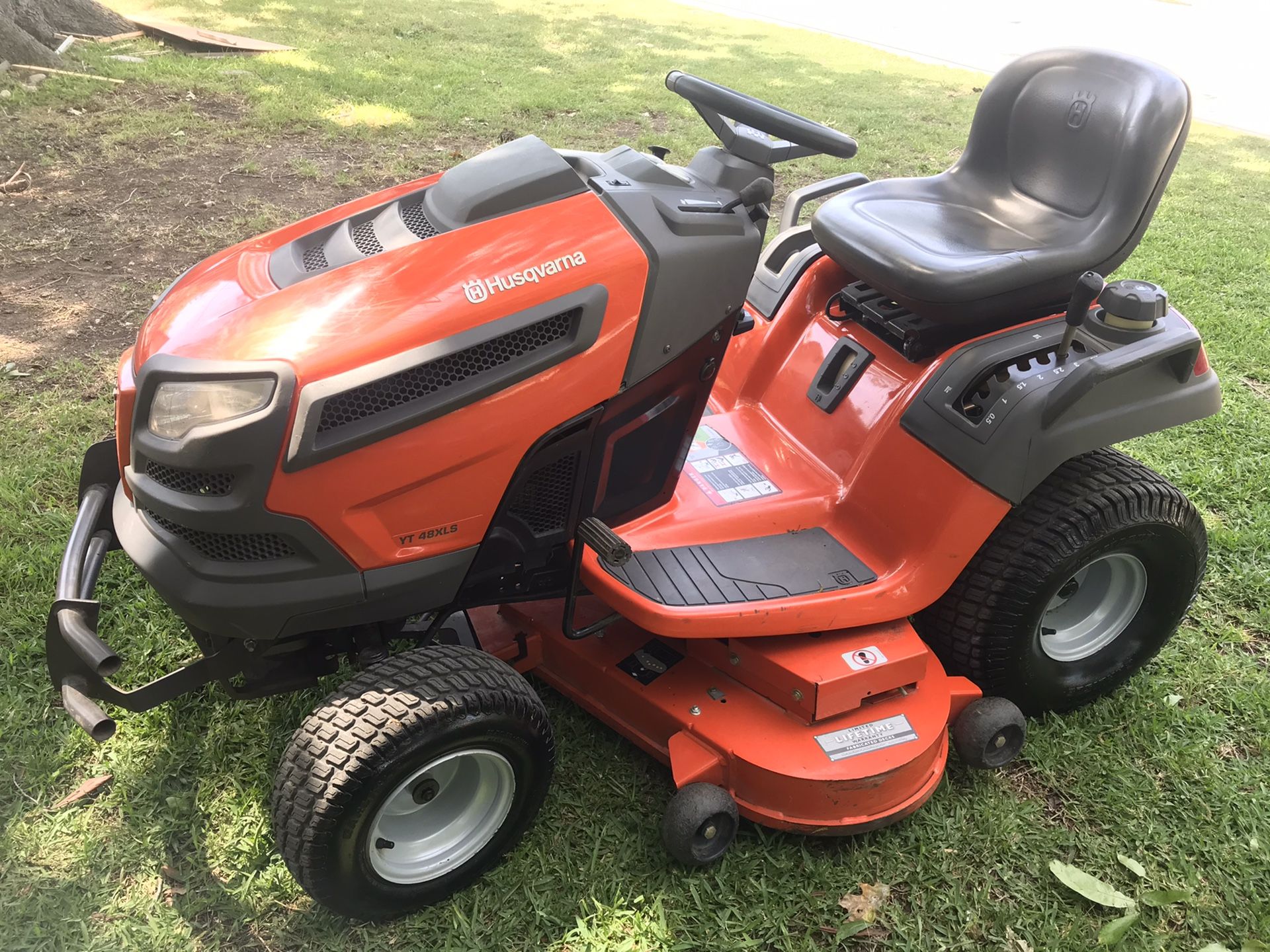 Husqvarna 48” Riding Lawn mower lawn tractor 26hp for Sale in San ...