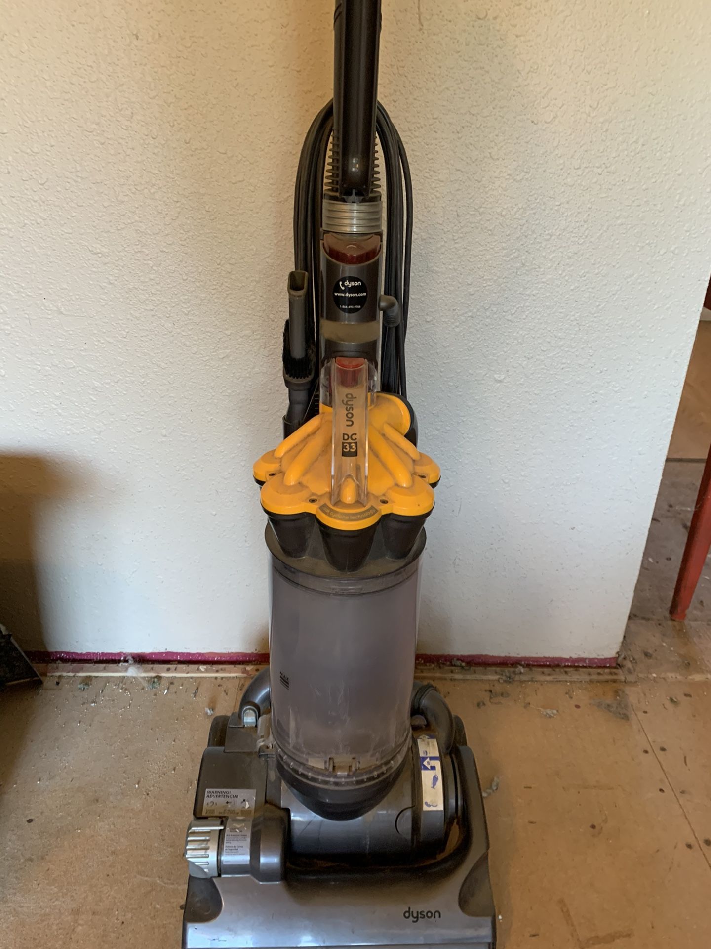 Dyson DC33 Multifloor upright bagless Vacuum for Sale in Roy, WA OfferUp