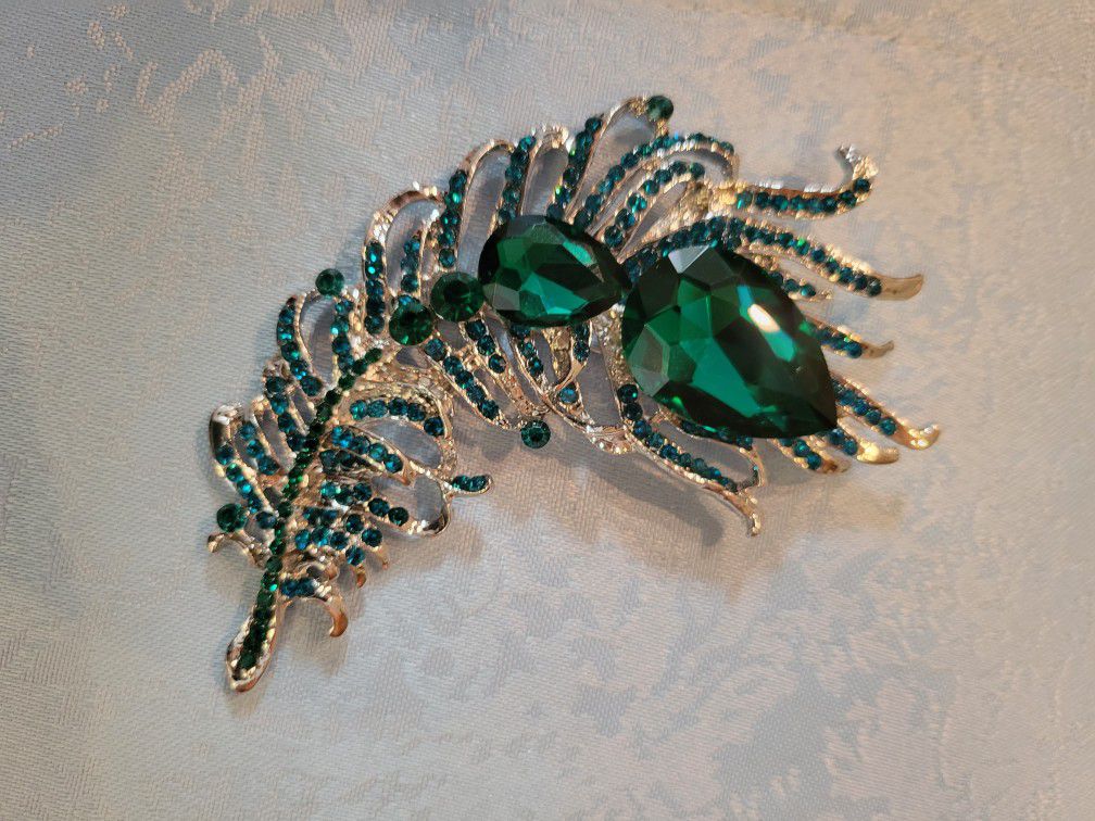 Beautiful Feather Brooch With Green Jewels (Costume Jewelry)