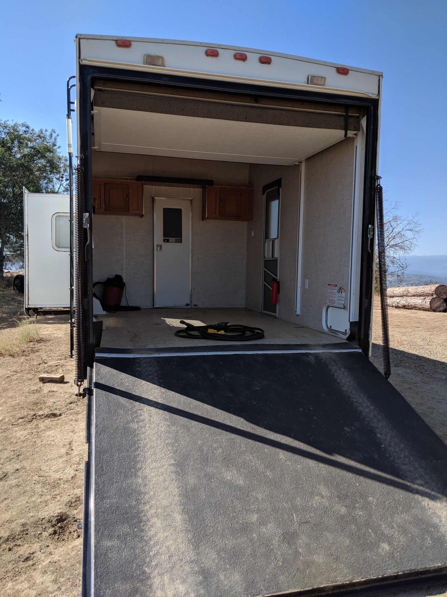 Vortex toy hauler 2006 38'