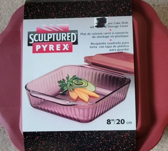 Pyrex 8" Cake Dish With Storage Cover