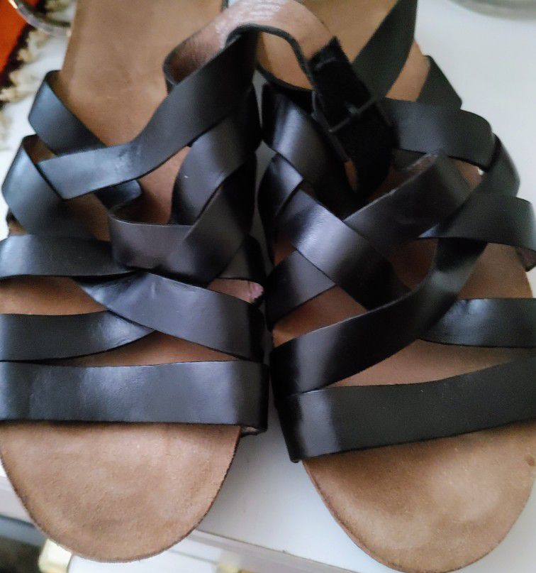 Dansko Black Leather Ladies Sandals size 9. 