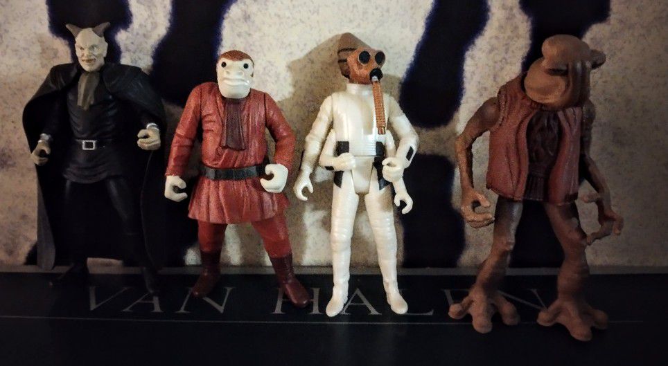 Star Wars 4 Cantina Figures. 