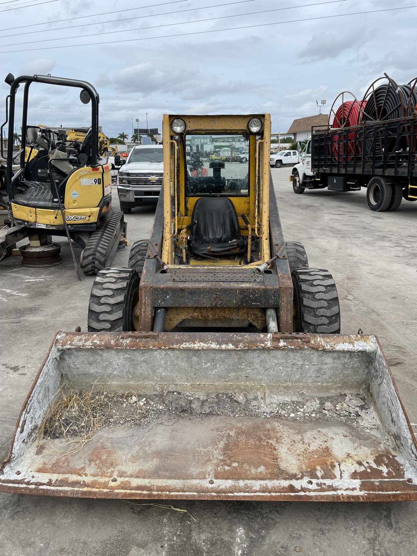 New Holland L785 Skid loader