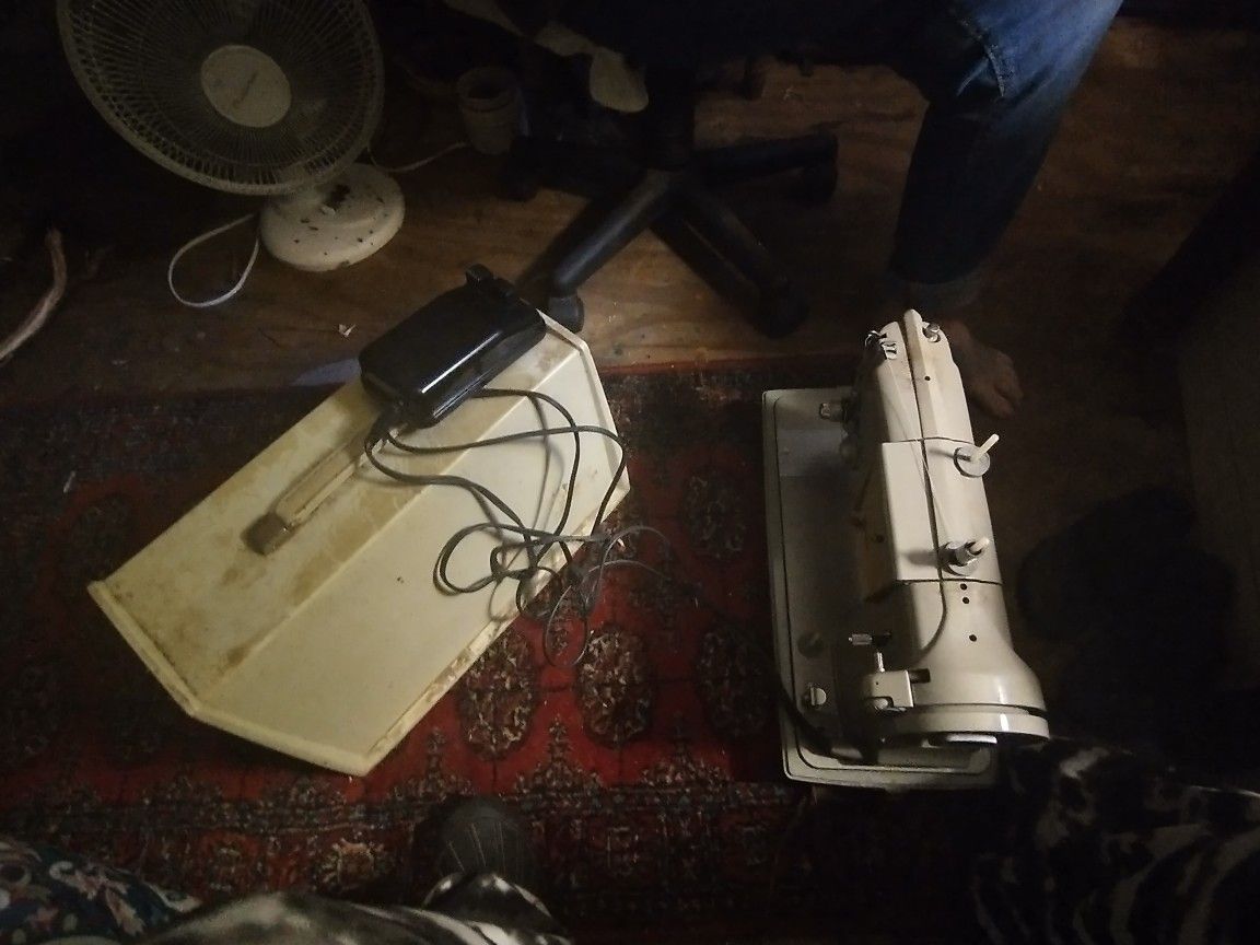 Singer Sewing Machine Model #13608M