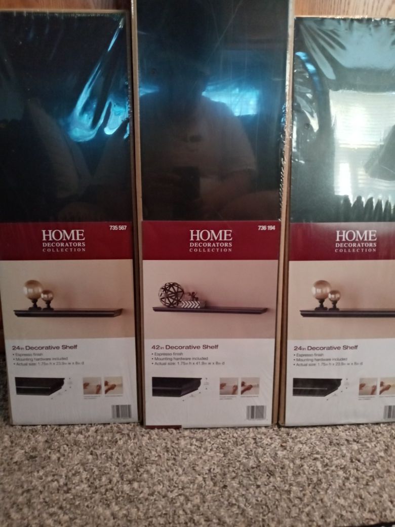FLOATING SHELVES