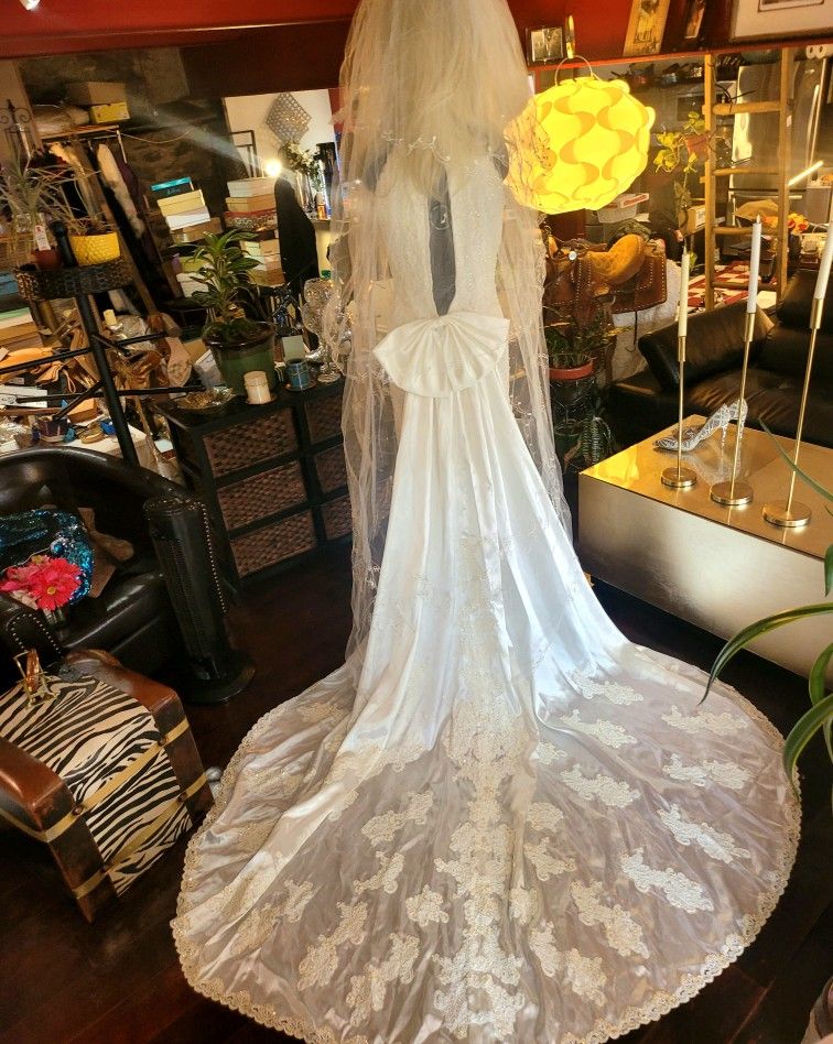 EMAUEL UNGARO VINTAGE LACE PEARL SEQUIN BEADED WEDDING GOWN & TRAINNEW NEVER WORN SIZE 12 I ORY