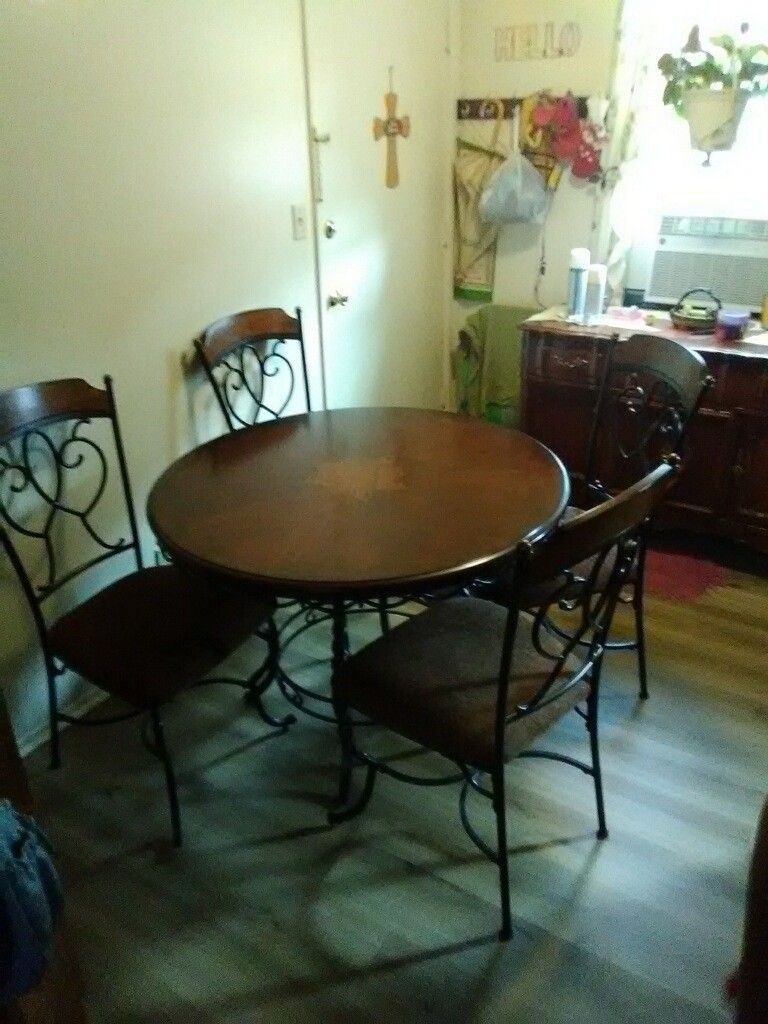 Solid white oak table top w/ 4 cushioned steel chairs